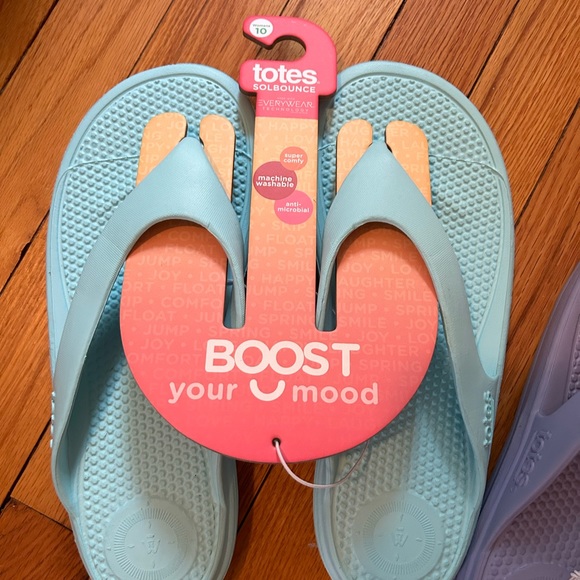 Boost Totes Flip Flops 🩴 - Picture 2 of 5